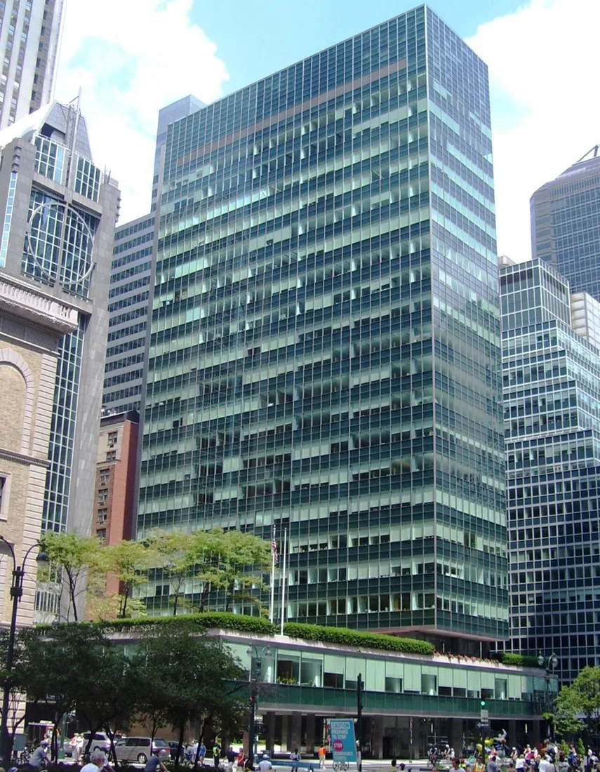 Lever House in New York, associated with CBRE’s financial headquarters.