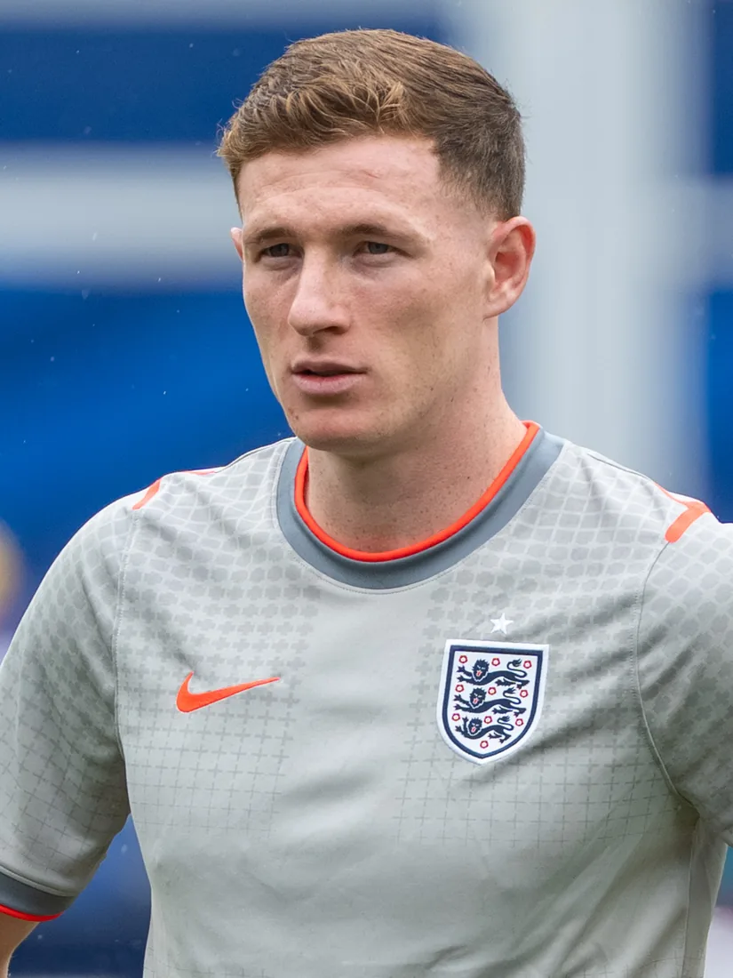 Elliot Anderson in a grey England training top.