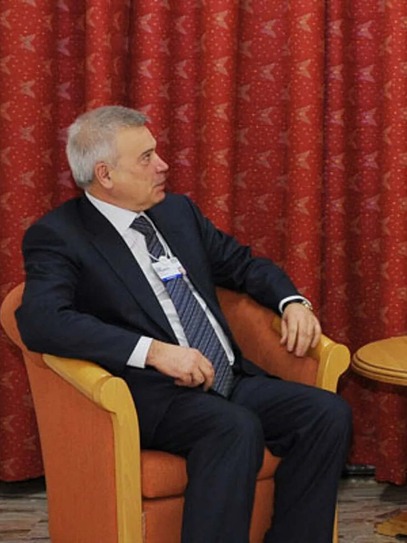 Vagit Alekperov seated at a meeting in 2011.