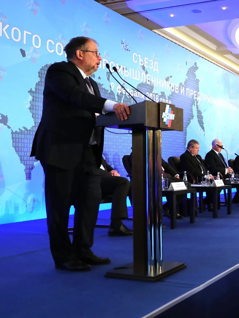 Vladimir Lisin speaking at a business congress in 2018.